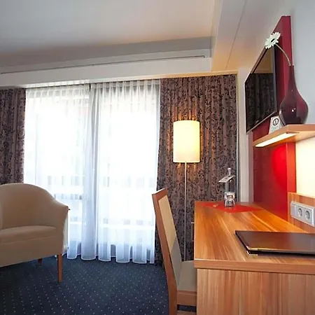 Hotel Knaus Am Hafen 3*