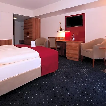 Knaus Am Hafen Hotel 3*