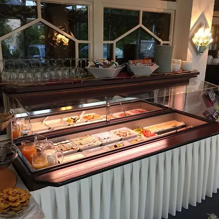 Hotell Knaus Am Hafen 3*