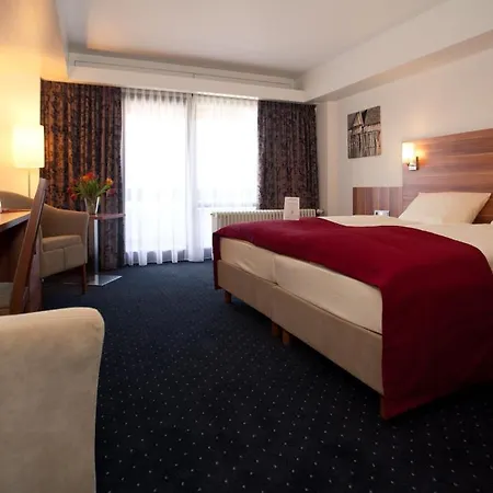 Hotell Knaus Am Hafen 3*