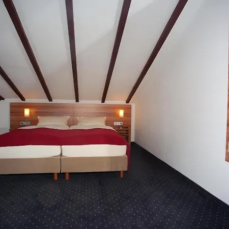 Knaus Am Hafen Hotell 3*