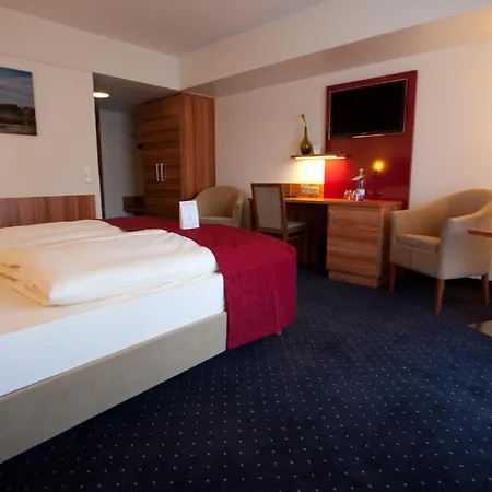 Hotell Knaus Am Hafen 3*