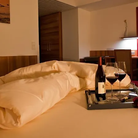 Hotel Knaus Am Hafen 3*