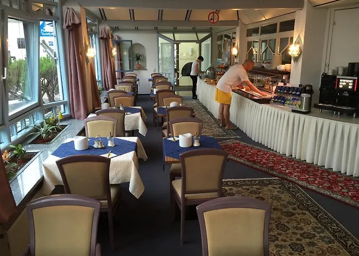 Hotel Knaus Am Hafen 3*