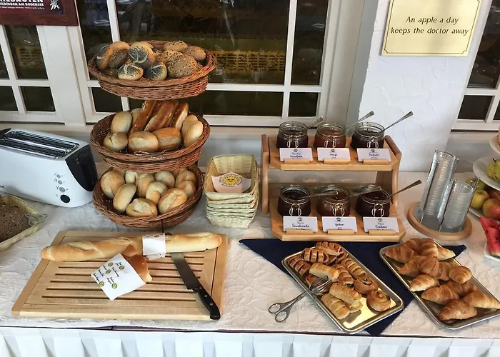 Hotel Knaus Am Hafen 3*