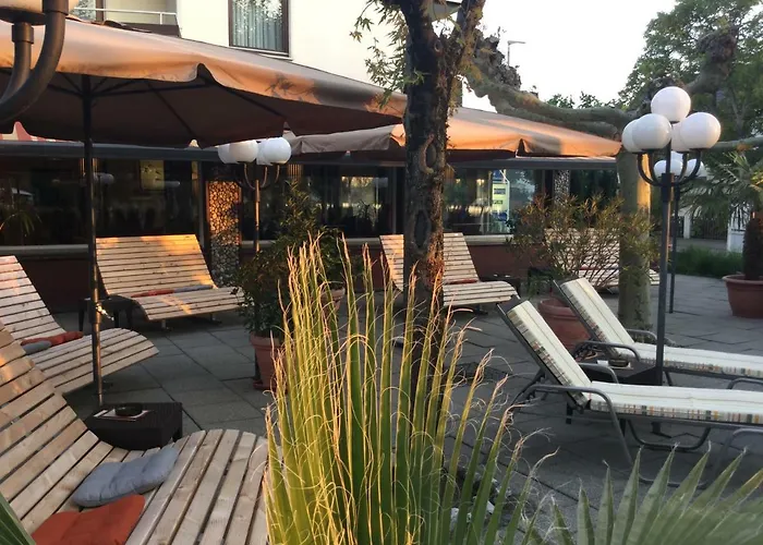 Hotel Knaus Am Hafen 3*